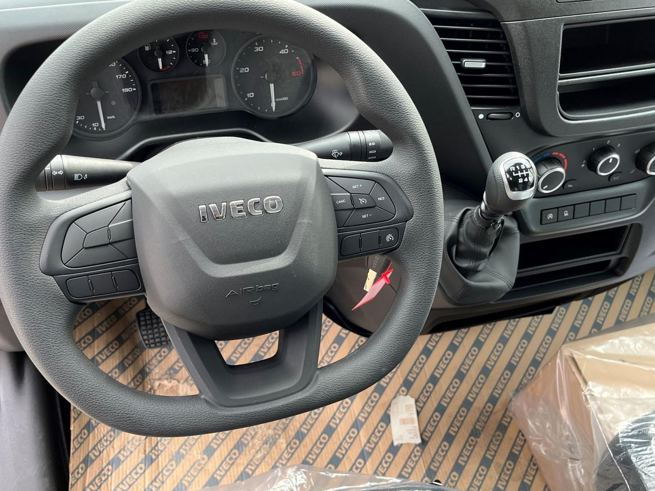 Iveco DAILY VAN, 2,3D 156k, 35S16 V - Panel van: picture 4 Iveco DAILY VAN, 2,3D 156k, 35S16 V - Panel van: picture 4
