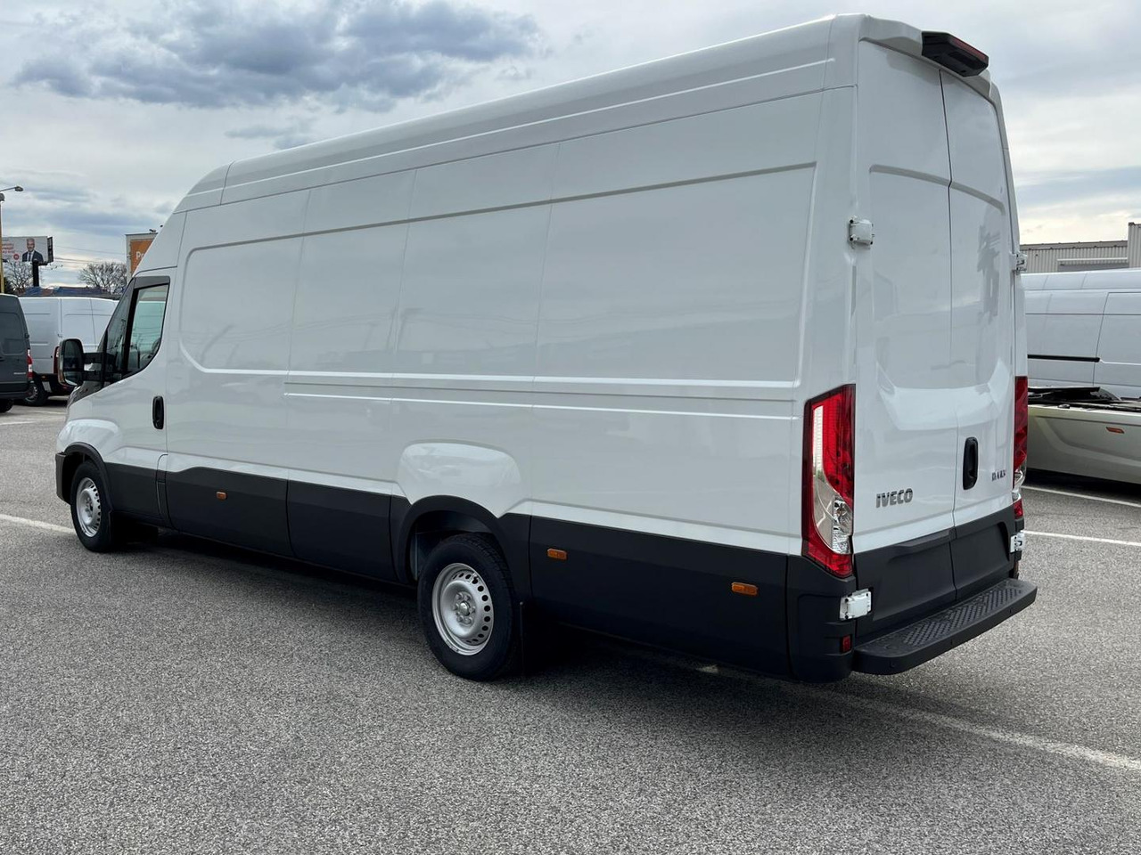 Iveco DAILY VAN, 3.0 D 176k, 35S18H V Evolution H3 - Panel van: picture 2 Iveco DAILY VAN, 3.0 D 176k, 35S18H V Evolution H3 - Panel van: picture 2