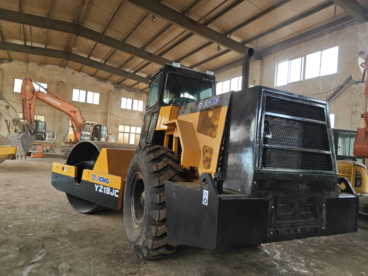 XCMG YZ18JC Used xcmg road roller/compactor - Road roller: picture 2 XCMG YZ18JC Used xcmg road roller/compactor - Road roller: picture 2