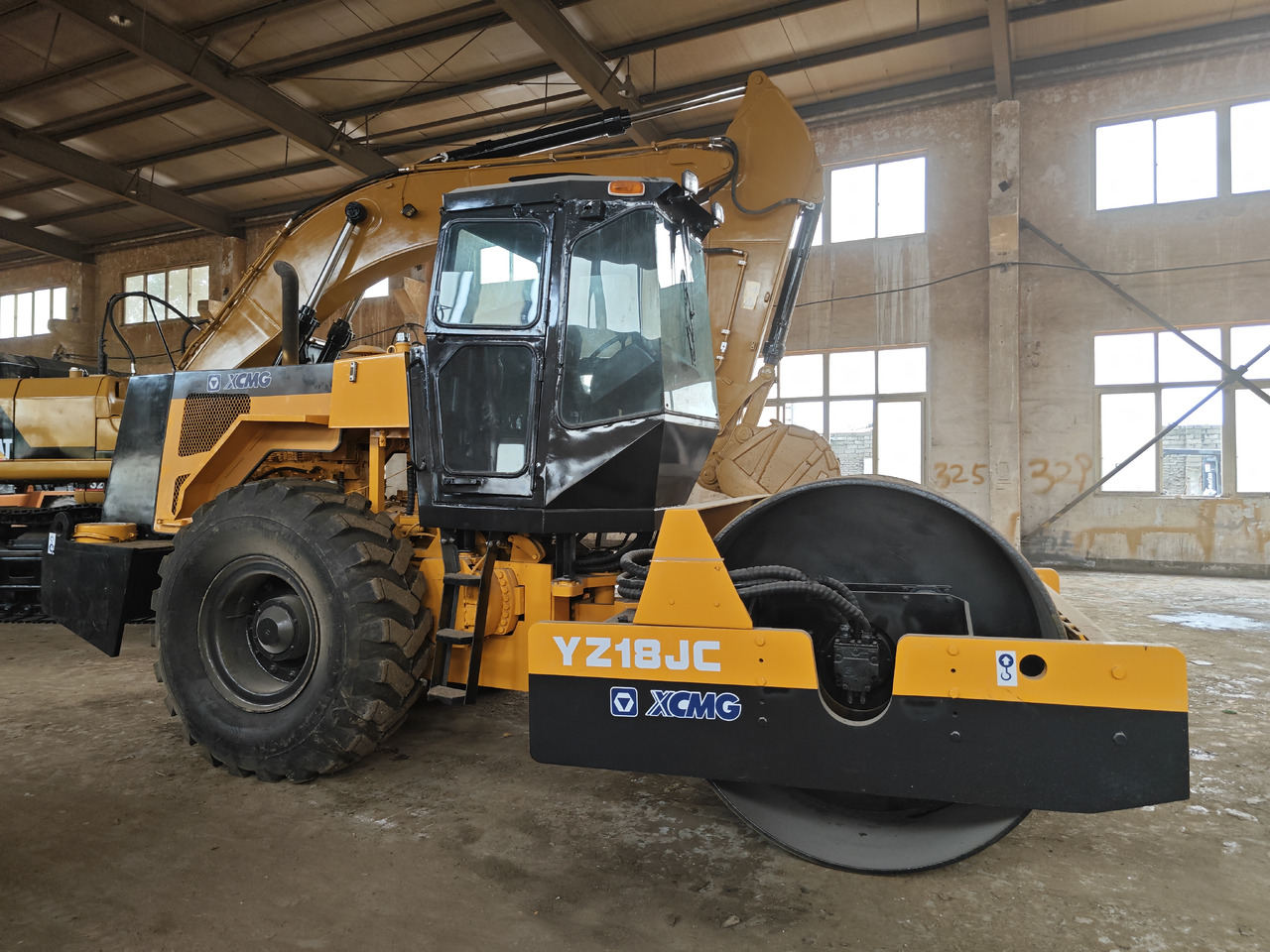 XCMG YZ18JC Used xcmg road roller/compactor - Road roller: picture 4 XCMG YZ18JC Used xcmg road roller/compactor - Road roller: picture 4