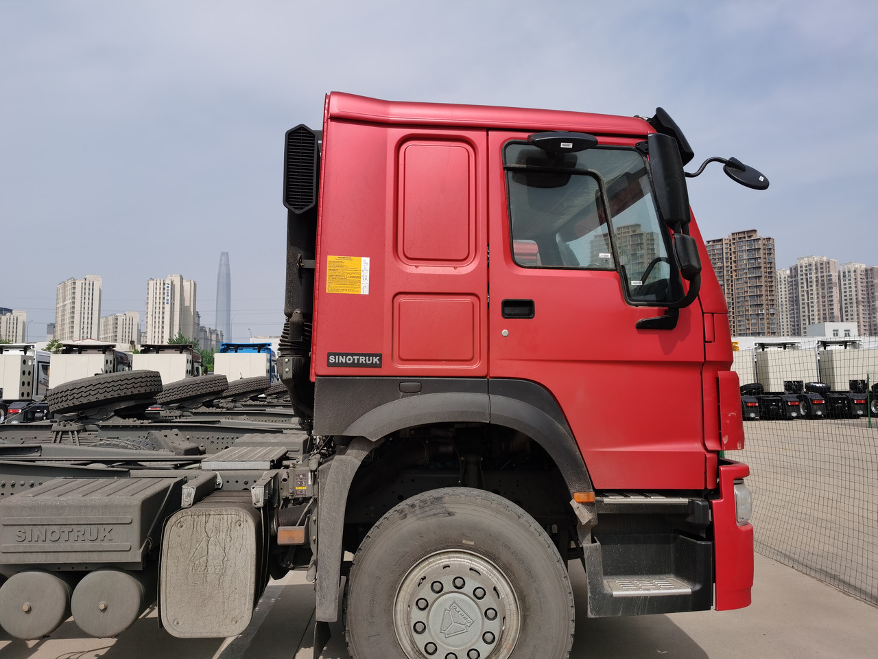 SINOTRUK ZZ4257V3247B - Tractor unit: picture 3 SINOTRUK ZZ4257V3247B - Tractor unit: picture 3
