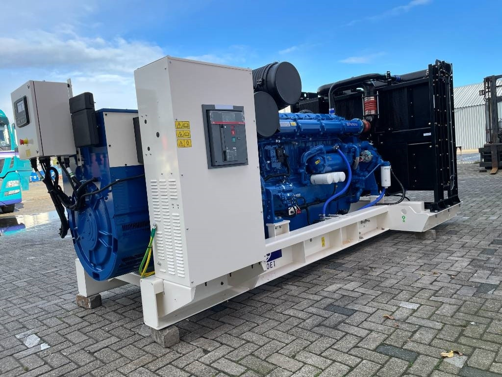 FG Wilson P1250E1 - Perkins - 1250 kVA Genset - DPX-16028-O - Generator set: picture 5 FG Wilson P1250E1 - Perkins - 1250 kVA Genset - DPX-16028-O - Generator set: picture 5