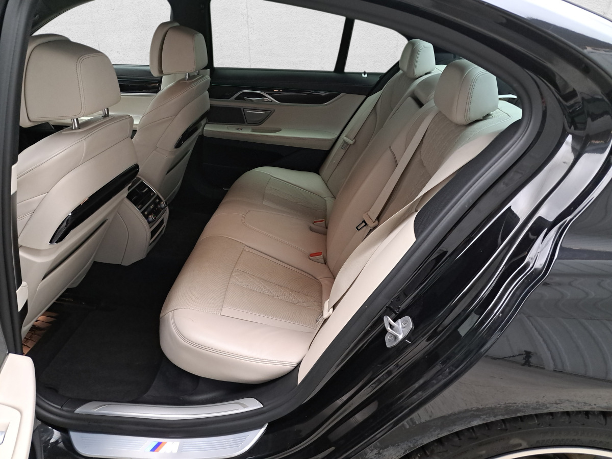Sedan BMW 750d xDrive SEDAN: picture 13