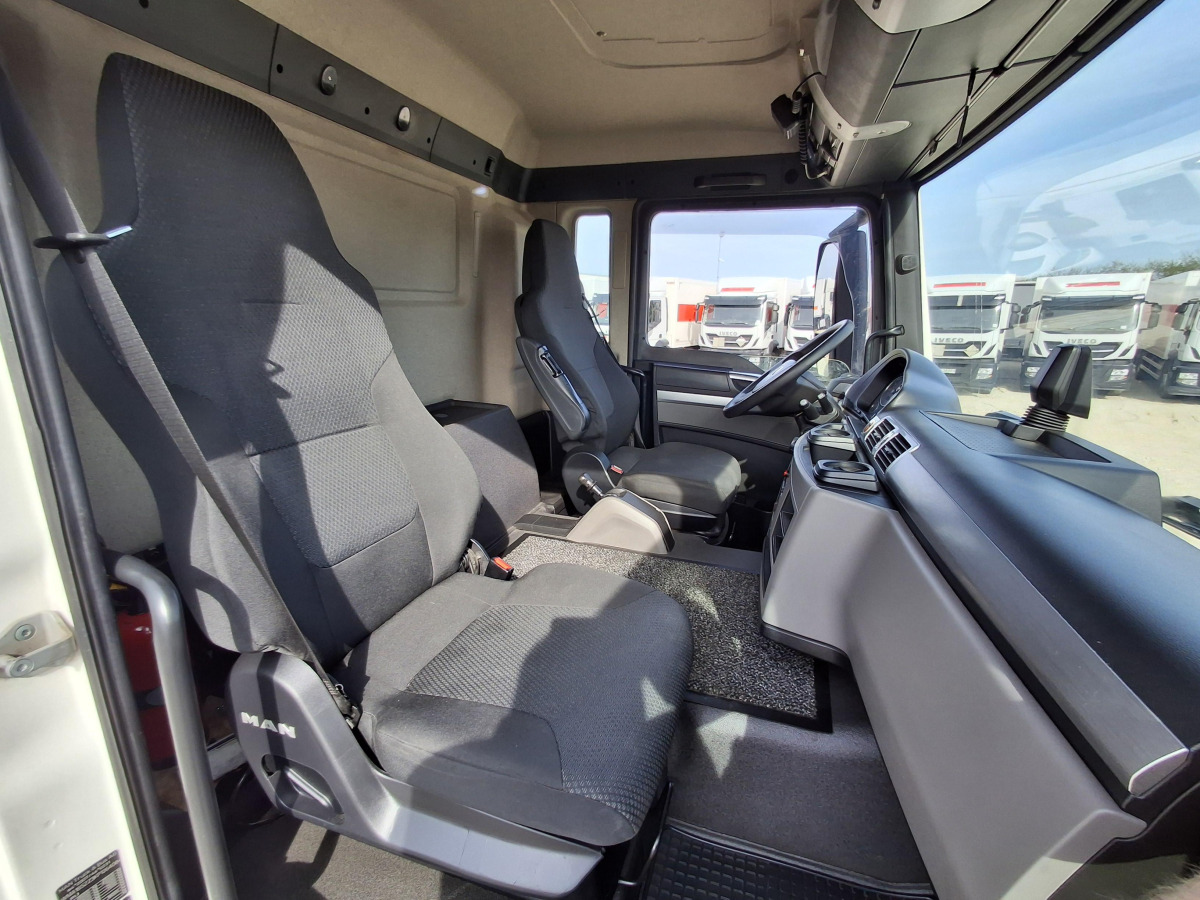 Isothermal truck MAN TGS  IZOTERMICZNY: picture 9