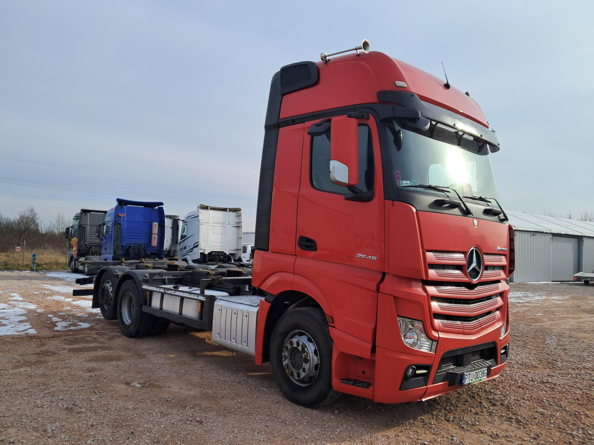Container transporter/ Swap body truck MERCEDES BENZ ACTROS BDF: picture 1