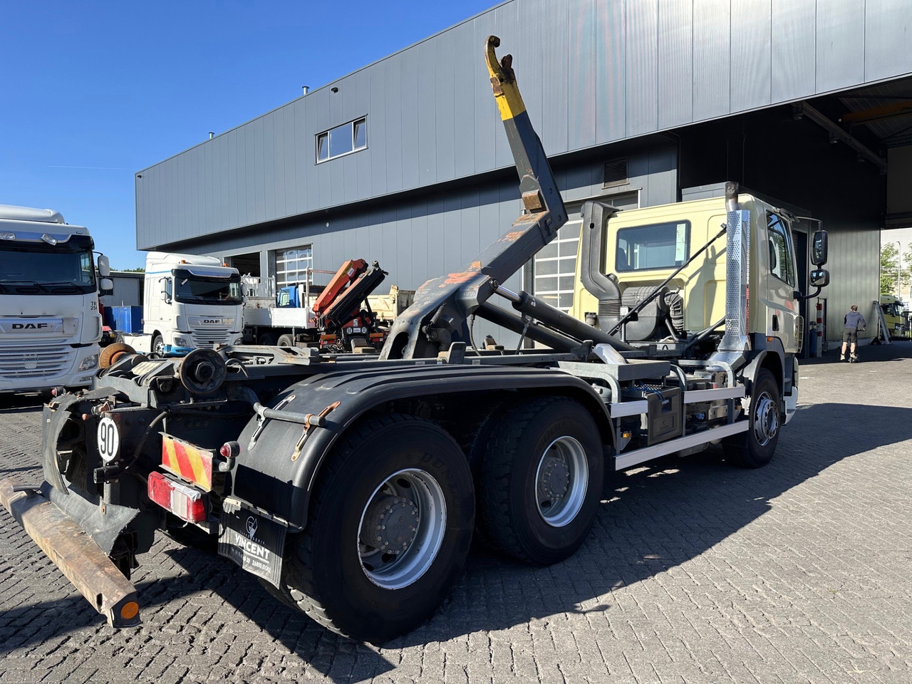 DAF - Hook lift truck: picture 2 DAF - Hook lift truck: picture 2