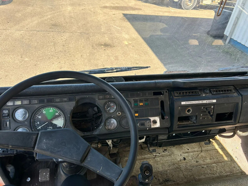 Interior photo 1: Tipper MAN 26.281, 6X4, Tipper, Spring Suspension , 362 engine and gearbox