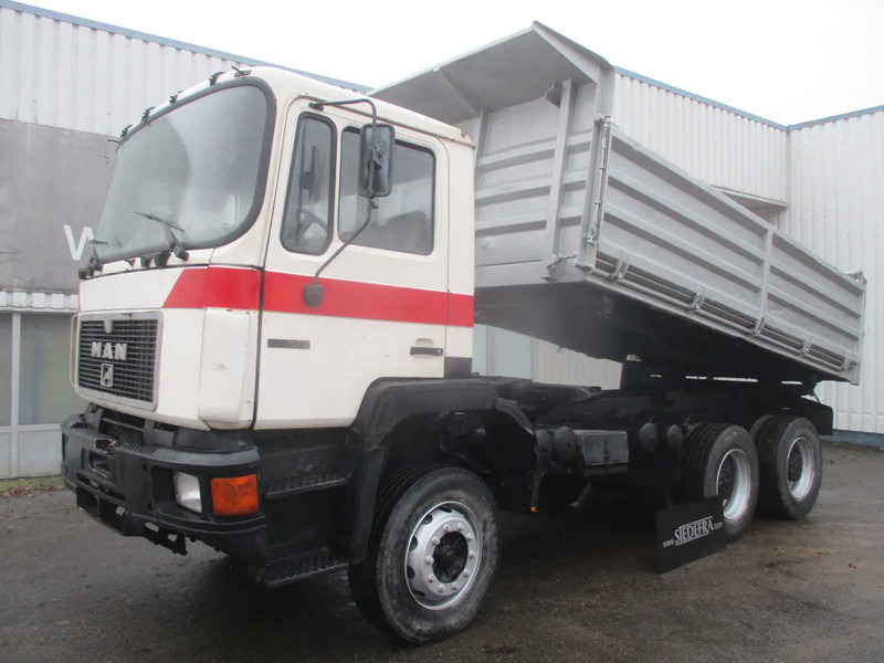 MAN 26 322 ZF Manual , 6x4 , 3 way tipper , Spring suspension - Tipper: picture 1 MAN 26 322 ZF Manual , 6x4 , 3 way tipper , Spring suspension - Tipper: picture 1