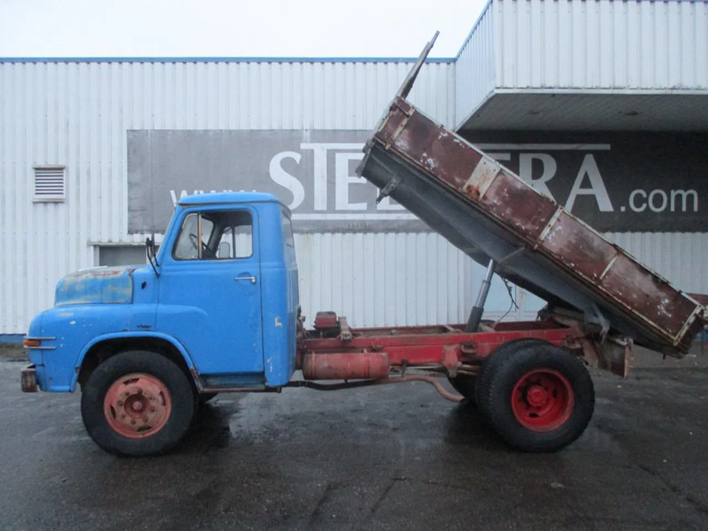 MAN 520 , 11-136 , 6 Cylinder , Manual , 3 way tipper , Oldtimer - Tipper: picture 2 MAN 520 , 11-136 , 6 Cylinder , Manual , 3 way tipper , Oldtimer - Tipper: picture 2