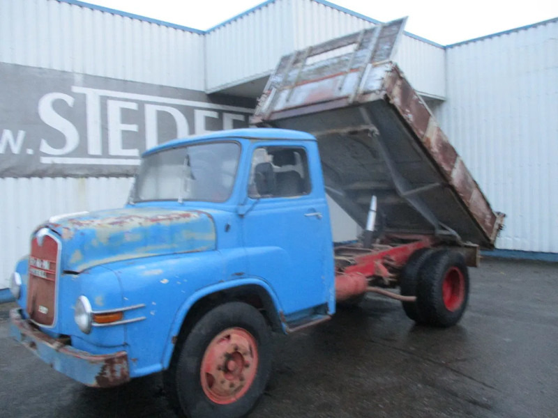 MAN 520 , 11-136 , 6 Cylinder , Manual , 3 way tipper , Oldtimer - Tipper: picture 1 MAN 520 , 11-136 , 6 Cylinder , Manual , 3 way tipper , Oldtimer - Tipper: picture 1