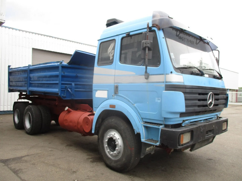 Mercedes-Benz 2544 SK , 6x4 , V8 Bi-Turbo , 3 Way tipper , Spring suspension - Tipper: picture 4 Mercedes-Benz 2544 SK , 6x4 , V8 Bi-Turbo , 3 Way tipper , Spring suspension - Tipper: picture 4