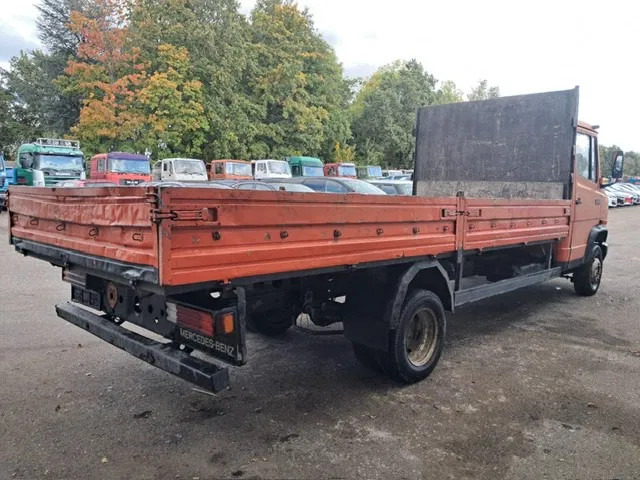 Mercedes-Benz 609 D, Manual , Spring Suspension - Dropside/ Flatbed truck: picture 3 Mercedes-Benz 609 D, Manual , Spring Suspension - Dropside/ Flatbed truck: picture 3