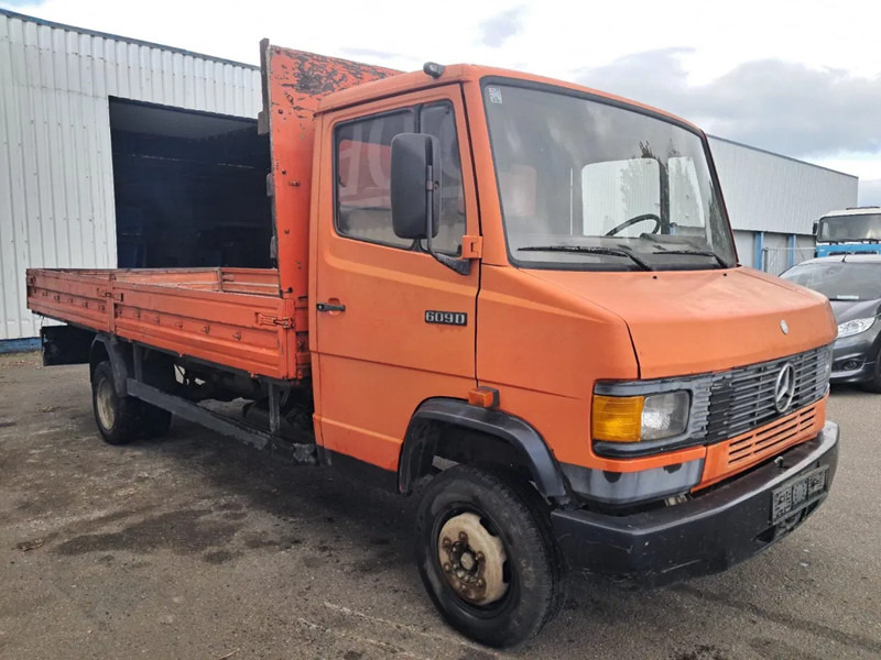 Mercedes-Benz 609 D, Manual , Spring Suspension - Dropside/ Flatbed truck: picture 4 Mercedes-Benz 609 D, Manual , Spring Suspension - Dropside/ Flatbed truck: picture 4