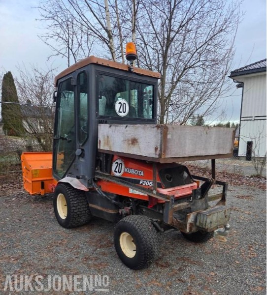 2003 Kubota F3060 med fres og klypepanne - mva fri - Construction equipment: picture 5 2003 Kubota F3060 med fres og klypepanne - mva fri - Construction equipment: picture 5