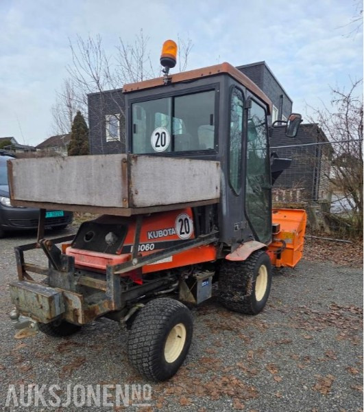 2003 Kubota F3060 med fres og klypepanne - mva fri - Construction equipment: picture 4 2003 Kubota F3060 med fres og klypepanne - mva fri - Construction equipment: picture 4