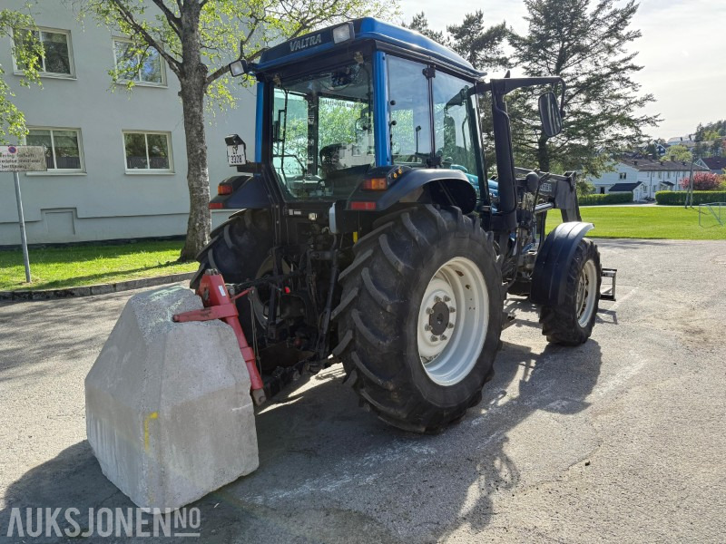 2005 Valtra A85 traktor med frontlaster, snøfres, snøskjær, gafler, skuffe, gruskasse og feieaggregat - Farm tractor: picture 5 2005 Valtra A85 traktor med frontlaster, snøfres, snøskjær, gafler, skuffe, gruskasse og feieaggregat - Farm tractor: picture 5