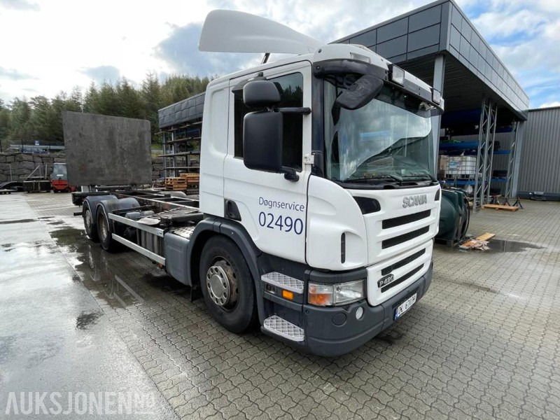 2007 Scania P 420 - Lastebil -3 akslet - VBG uttak - Containerpåbygg med løftelem, sving på siste aksling.404570 km. - Container transporter/ Swap body truck: picture 2 2007 Scania P 420 - Lastebil -3 akslet - VBG uttak - Containerpåbygg med løftelem, sving på siste aksling.404570 km. - Container transporter/ Swap body truck: picture 2