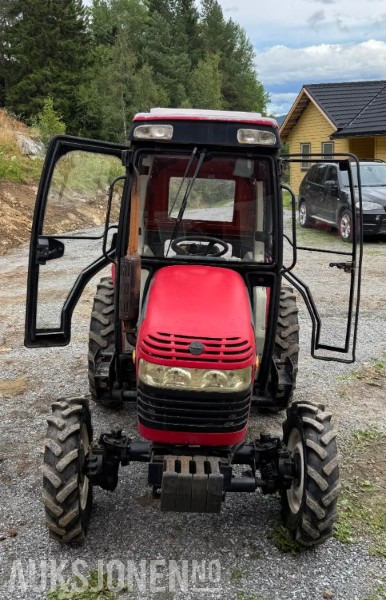 2008 Jinma 254 traktor 4x4 Diesel med snøfres, klettskuffe(fast) og triangelfeste - Kun 655,2 timer - Farm tractor: picture 3 2008 Jinma 254 traktor 4x4 Diesel med snøfres, klettskuffe(fast) og triangelfeste - Kun 655,2 timer - Farm tractor: picture 3