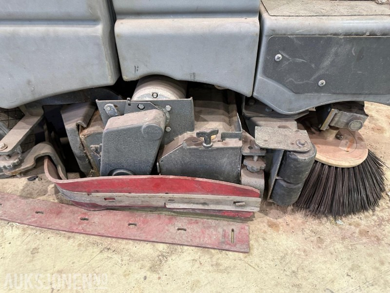 Construction equipment 2008 Nilfisk BR1100S Koste og feiemaskin: picture 9