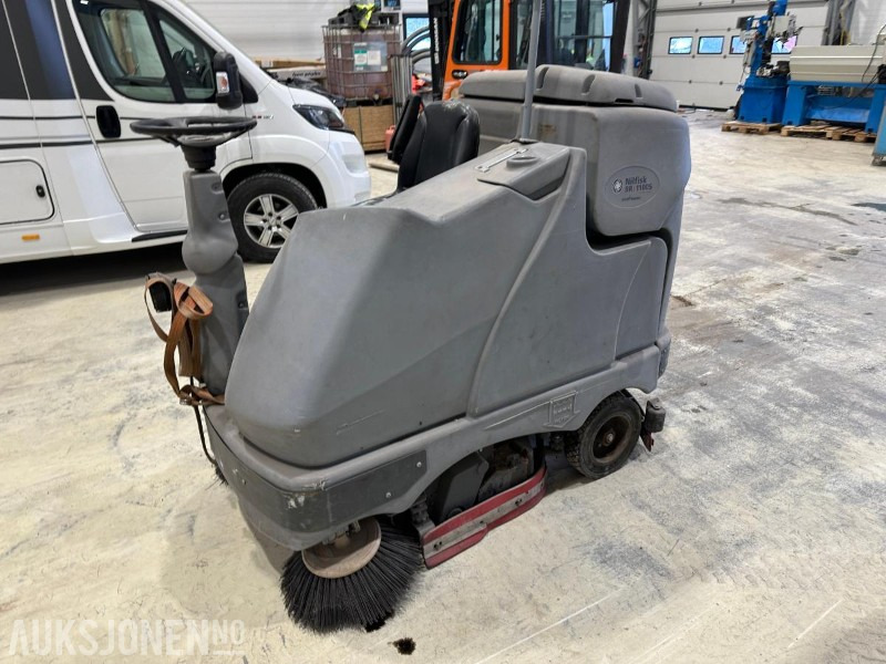 Construction equipment 2008 Nilfisk BR1100S Koste og feiemaskin: picture 6