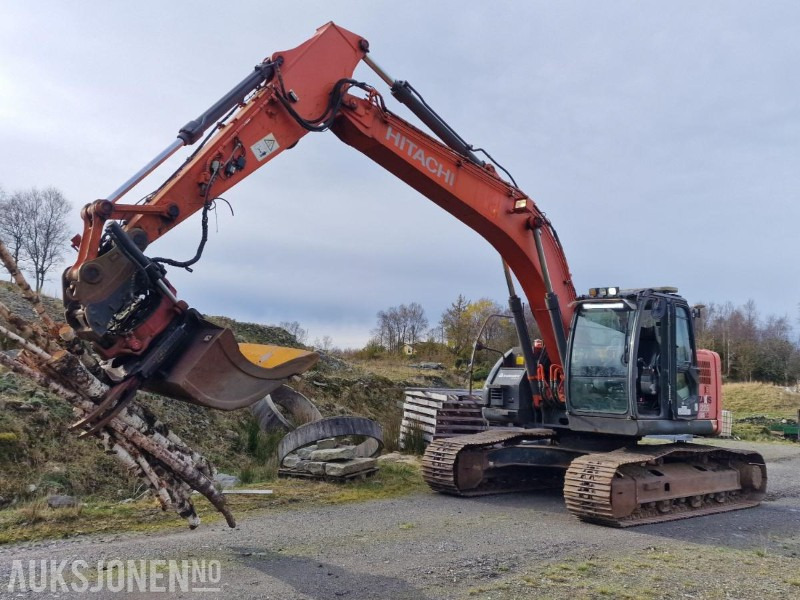 2009 Hitachi ZX225USLC-3 Beltegraver m/GPS/Rototilt med klype/3 skuffer, 12800 timer - Excavator: picture 1 2009 Hitachi ZX225USLC-3 Beltegraver m/GPS/Rototilt med klype/3 skuffer, 12800 timer - Excavator: picture 1