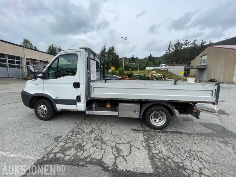 2009 Iveco Daily lastebil med 3-veis tipp - 3 seter - krok - 185707 km. - Tipper: picture 5 2009 Iveco Daily lastebil med 3-veis tipp - 3 seter - krok - 185707 km. - Tipper: picture 5