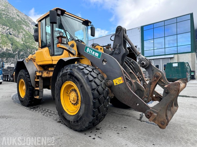 2009 Volvo L90F Hjullaster - Spakstyring - 2,3 m3 grusskuffe - Vekt - Sentralsmøring - Wheel loader: picture 3 2009 Volvo L90F Hjullaster - Spakstyring - 2,3 m3 grusskuffe - Vekt - Sentralsmøring - Wheel loader: picture 3