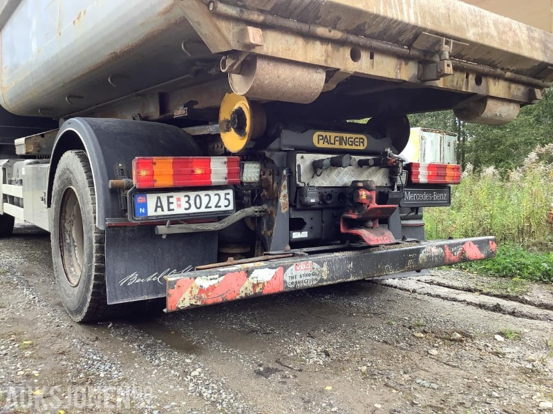 2011 Mercedes-Benz 1836L/45 4X2M - Hook lift truck: picture 5 2011 Mercedes-Benz 1836L/45 4X2M - Hook lift truck: picture 5
