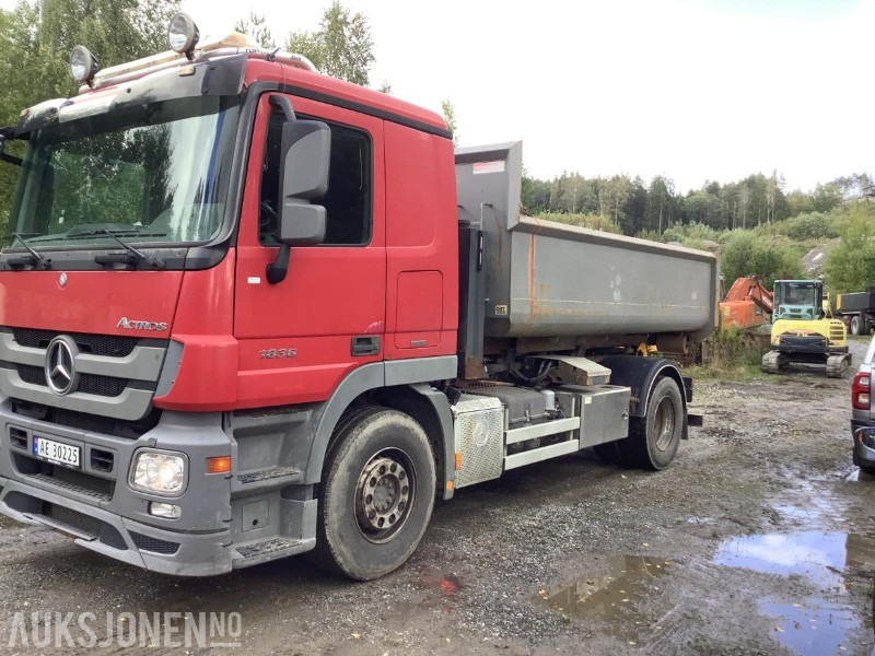 2011 Mercedes-Benz 1836L/45 4X2M - Hook lift truck: picture 2 2011 Mercedes-Benz 1836L/45 4X2M - Hook lift truck: picture 2