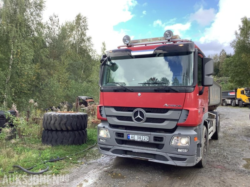 2011 Mercedes-Benz 1836L/45 4X2M - Hook lift truck: picture 1 2011 Mercedes-Benz 1836L/45 4X2M - Hook lift truck: picture 1
