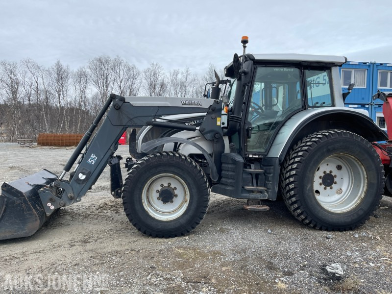 2011 Valtra N142 8670 Med laster og skuffe, Pallegaflfler, lodd, Eu godkjent til 22.01.2026 - Farm tractor: picture 2 2011 Valtra N142 8670 Med laster og skuffe, Pallegaflfler, lodd, Eu godkjent til 22.01.2026 - Farm tractor: picture 2