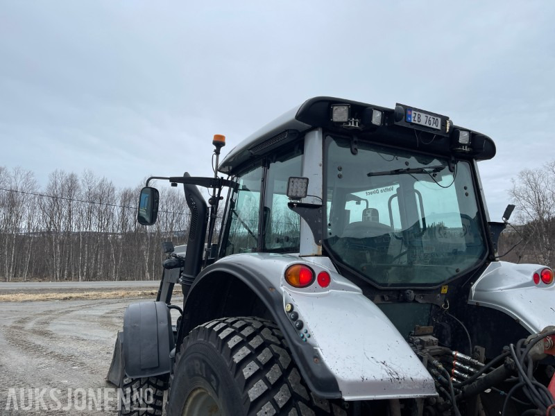 2011 Valtra N142 8670 Med laster og skuffe, Pallegaflfler, lodd, Eu godkjent til 22.01.2026 - Farm tractor: picture 4 2011 Valtra N142 8670 Med laster og skuffe, Pallegaflfler, lodd, Eu godkjent til 22.01.2026 - Farm tractor: picture 4