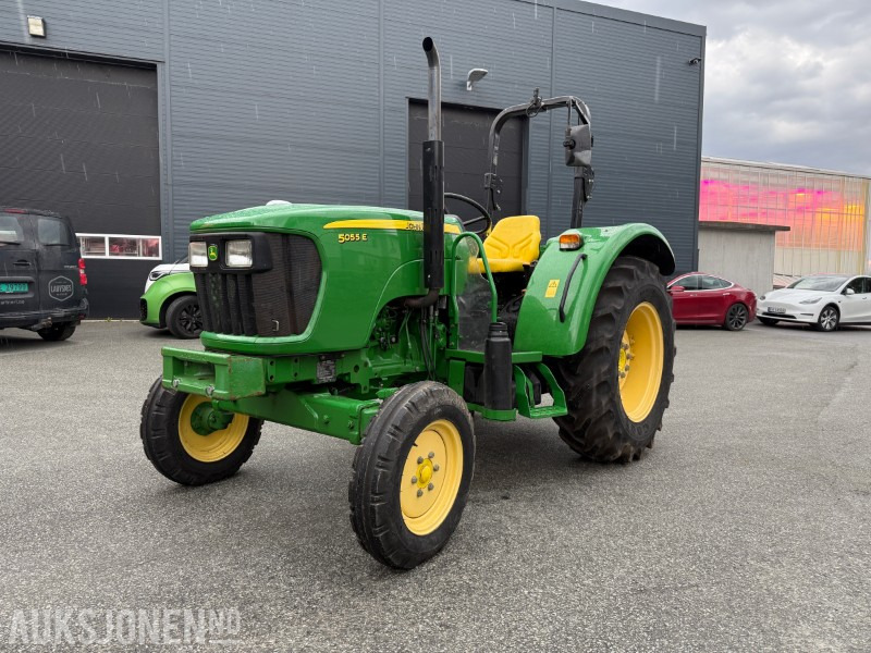 2013 John Deere 5055E 40 km TRAKTOR - Farm tractor: picture 1 2013 John Deere 5055E 40 km TRAKTOR - Farm tractor: picture 1