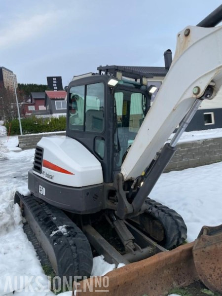2014 Bobcat E50 5 tonns graver med to skuffer, S40 hurtigfeste og nye gummibelter. - Excavator: picture 4 2014 Bobcat E50 5 tonns graver med to skuffer, S40 hurtigfeste og nye gummibelter. - Excavator: picture 4