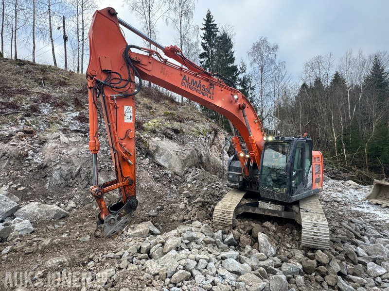 2014 Hitachi ZX225USLC-5B Beltegraver med tiltrotator og pusseskuffe - Excavator: picture 2 2014 Hitachi ZX225USLC-5B Beltegraver med tiltrotator og pusseskuffe - Excavator: picture 2
