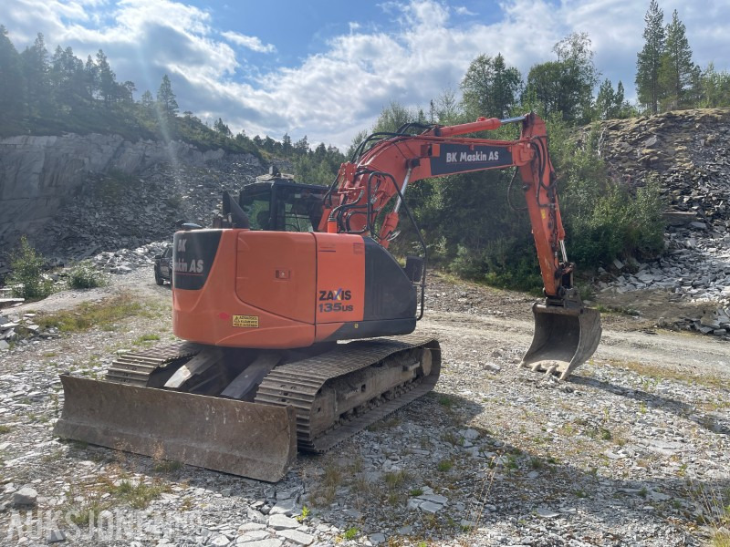 2015 Hitachi Zaxis 135US-5B-Leveres med graveskuffe+pusseskuffe og Rototilt - Excavator: picture 4 2015 Hitachi Zaxis 135US-5B-Leveres med graveskuffe+pusseskuffe og Rototilt - Excavator: picture 4