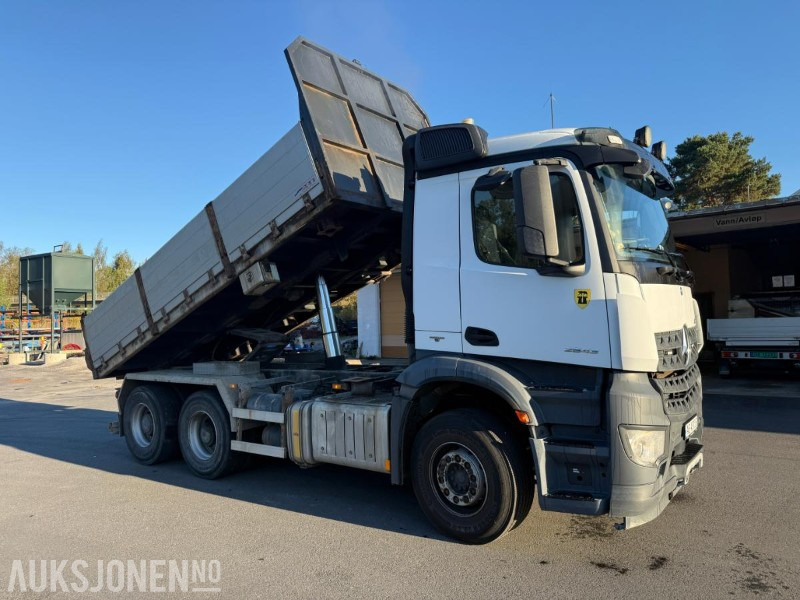 2015 Mercedes-Benz AROCS 6X4 TIPPBIL SERVICEHISTORIKK TANDEM 2 SETT DEKK. - Tipper: picture 4 2015 Mercedes-Benz AROCS 6X4 TIPPBIL SERVICEHISTORIKK TANDEM 2 SETT DEKK. - Tipper: picture 4