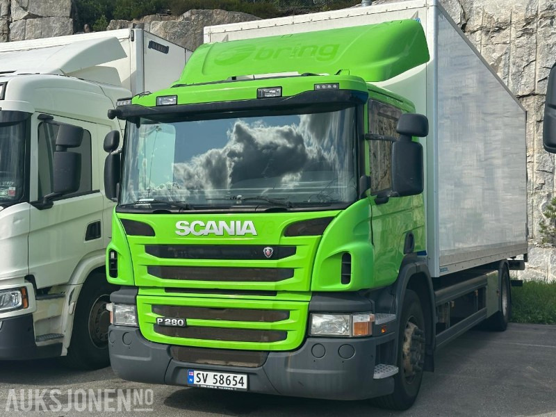 2015 Scania P-serie 280 4*2 - skapbil med løftelem og ryggekamera - Box truck: picture 1 2015 Scania P-serie 280 4*2 - skapbil med løftelem og ryggekamera - Box truck: picture 1