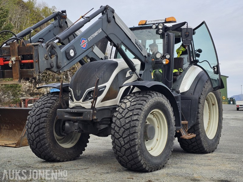 2016 Valtra T144D - Direct - Laster - Luft - 50 km/t - 3 -Medfølger skuffe - Farm tractor: picture 1 2016 Valtra T144D - Direct - Laster - Luft - 50 km/t - 3 -Medfølger skuffe - Farm tractor: picture 1