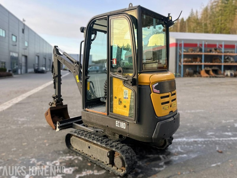 2017 VOLVO EC18D MINIGRAVER 1790 KG SMP GRAVESKUFFE 2358 TIMER - Mini excavator: picture 4 2017 VOLVO EC18D MINIGRAVER 1790 KG SMP GRAVESKUFFE 2358 TIMER - Mini excavator: picture 4