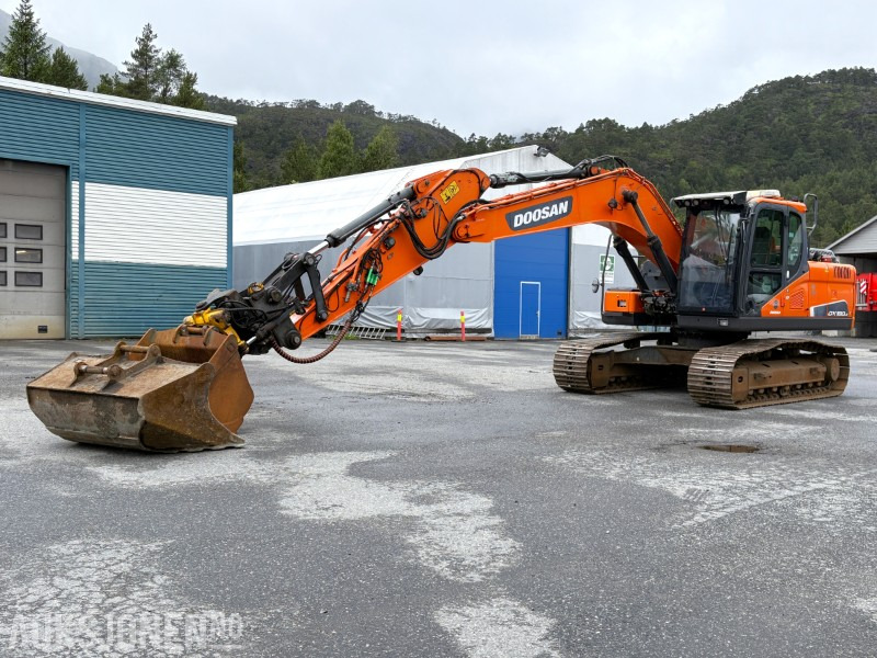 Excavator 2018 Doosan DX180LC-5 - 6 381 timer - tiltrotator - 2 skuffer - sertifisert: picture 1
