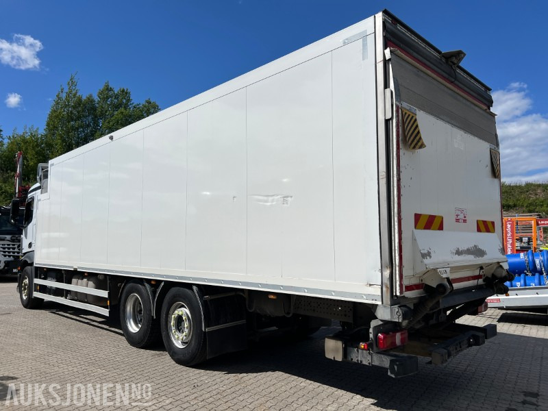 2018 Mercedes-Benz Antos 2545 skapbil med kjøleaggregat, baklem, lav km, DAB, Automat - Box truck: picture 3 2018 Mercedes-Benz Antos 2545 skapbil med kjøleaggregat, baklem, lav km, DAB, Automat - Box truck: picture 3