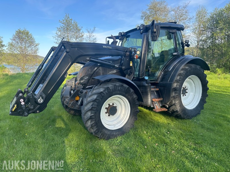 2019 Valtra N174 med frontlaster og mye utstyr - Farm tractor: picture 1 2019 Valtra N174 med frontlaster og mye utstyr - Farm tractor: picture 1