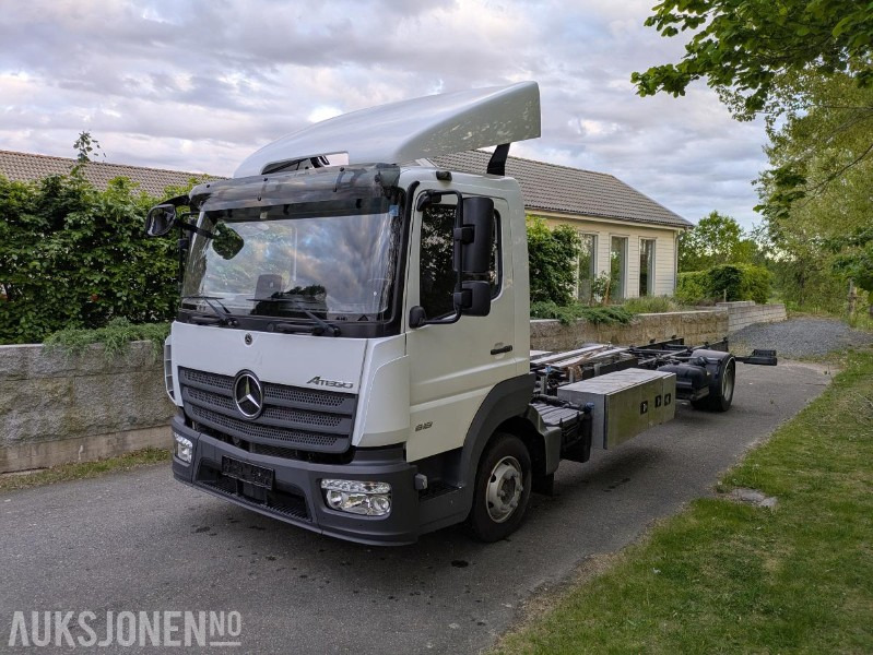 Cab chassis truck 2021 Mercedes-Benz Atego 818 Automat: picture 1