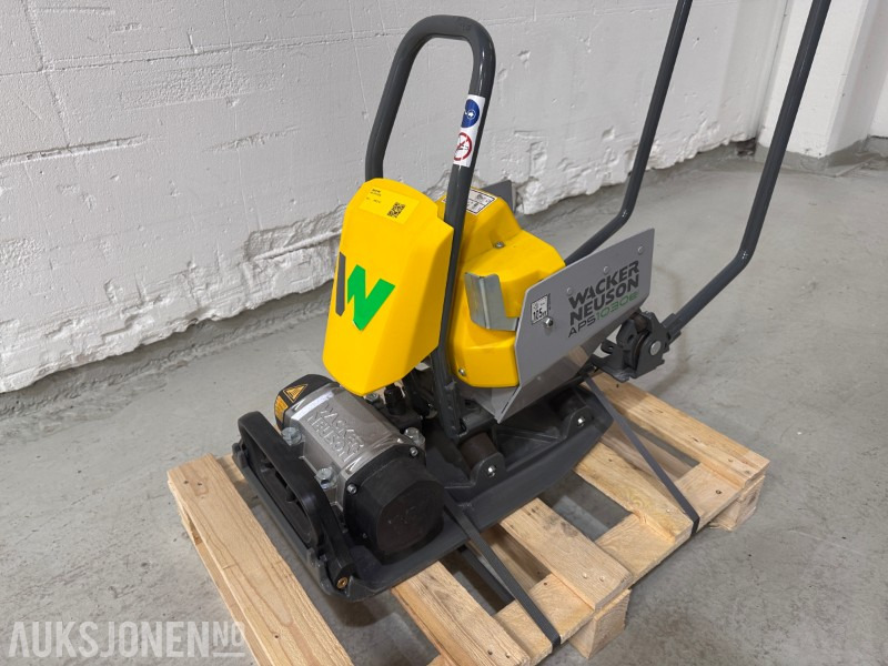 2022 Wacker Neuson APS1030e - 50 KG EL VIBROPLATE /m Batteri og lader - Roller: picture 4 2022 Wacker Neuson APS1030e - 50 KG EL VIBROPLATE /m Batteri og lader - Roller: picture 4