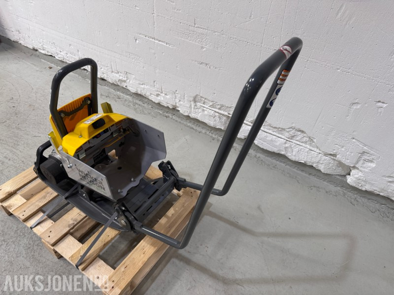 2022 Wacker Neuson APS1030e - 50 KG EL VIBROPLATE /m Batteri og lader - Roller: picture 5 2022 Wacker Neuson APS1030e - 50 KG EL VIBROPLATE /m Batteri og lader - Roller: picture 5