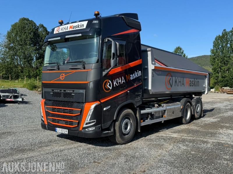 2023 Volvo FH - Krokbil med Dumperkasse og Maskinflak - Hook lift truck: picture 1 2023 Volvo FH - Krokbil med Dumperkasse og Maskinflak - Hook lift truck: picture 1