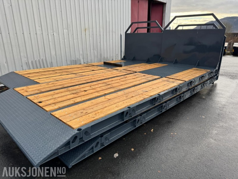 2025 NYTT Maskinflak med staker og låsbare skap - Hook lift truck: picture 3 2025 NYTT Maskinflak med staker og låsbare skap - Hook lift truck: picture 3