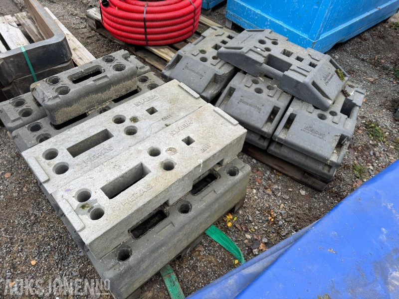 23 stk Gjerde og skiltfundament - Construction equipment: picture 2 23 stk Gjerde og skiltfundament - Construction equipment: picture 2