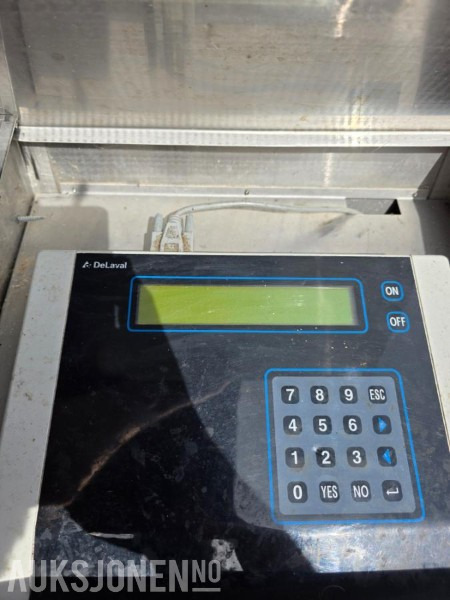 2006 Delaval CF150 Kalvefôringsautomat - En side for melk og en side for kraftfor. - Agricultural machinery: picture 1 2006 Delaval CF150 Kalvefôringsautomat - En side for melk og en side for kraftfor. - Agricultural machinery: picture 1
